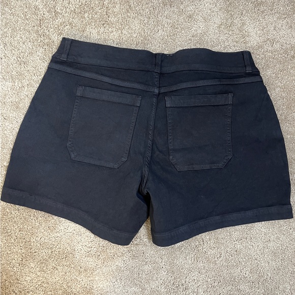 stretch twill shorts sold to me as 6” inseam but it is really closer to 5”. - Picture 3 of 6